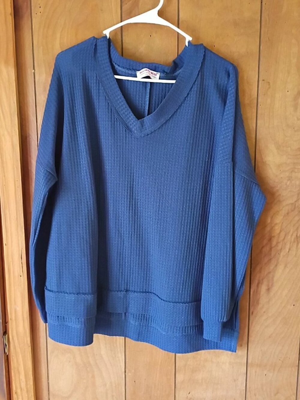 Share Discount Divas Women's Size L Blue Waffle Knit V-Neck Pullover Top Polyest